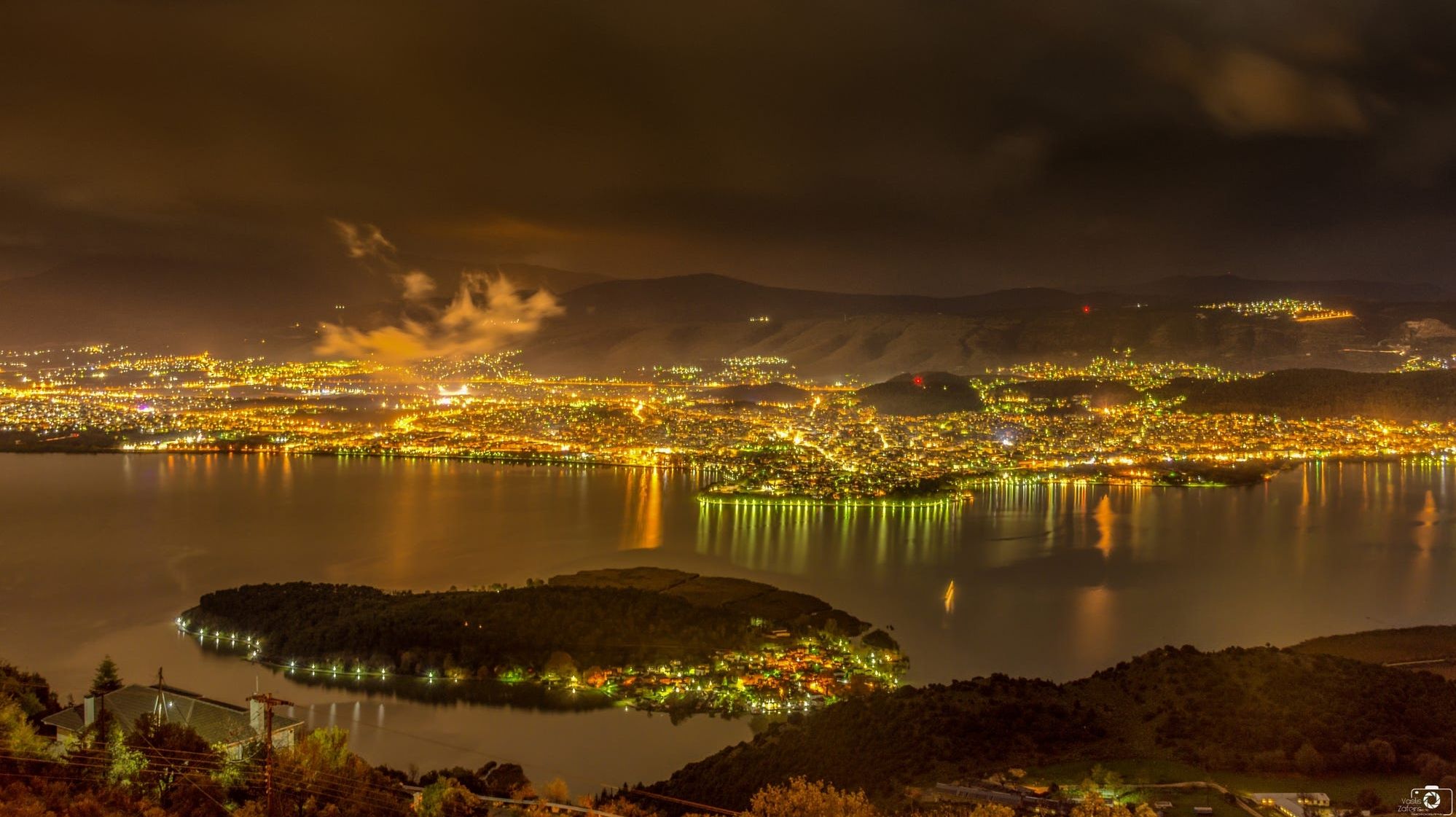 https://mdw-travel-data-us-east-1.s3.amazonaws.com/img/country/Greece/Pamvotida-Lake/img_02.jpg