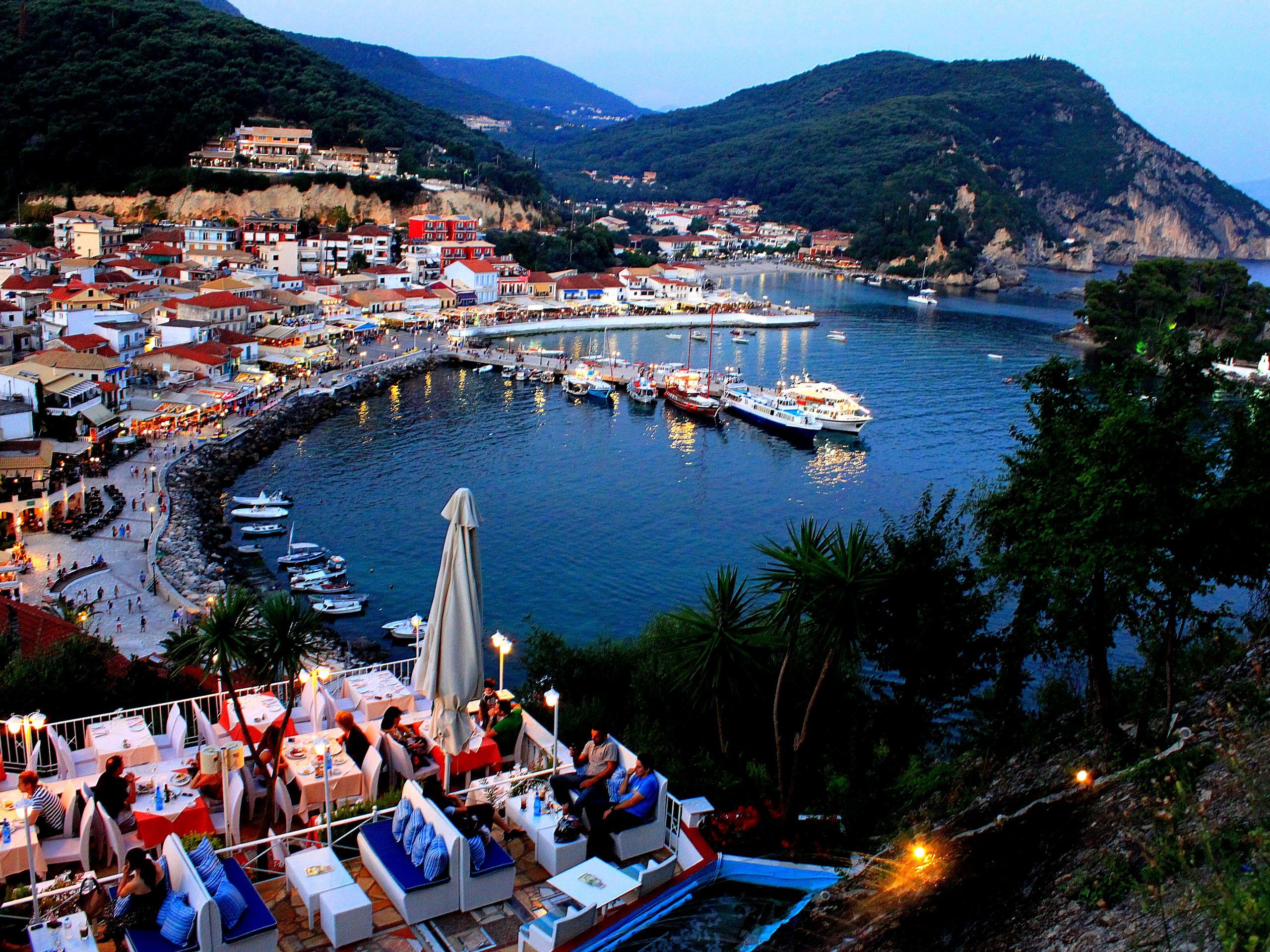 https://mdw-travel-data-us-east-1.s3.amazonaws.com/img/country/Greece/Parga/img_02.jpg