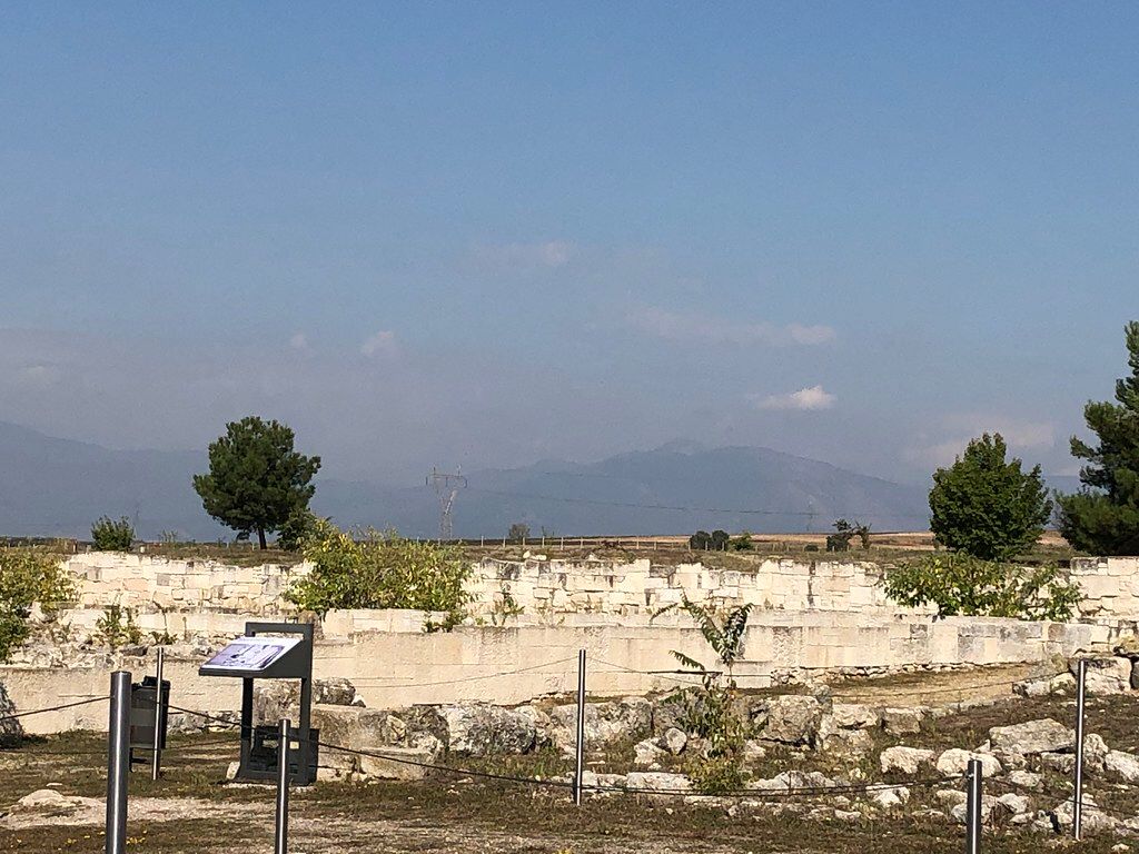 https://mdw-travel-data-us-east-1.s3.amazonaws.com/img/country/Greece/Pella-Archaeological-Site/img_03.jpg