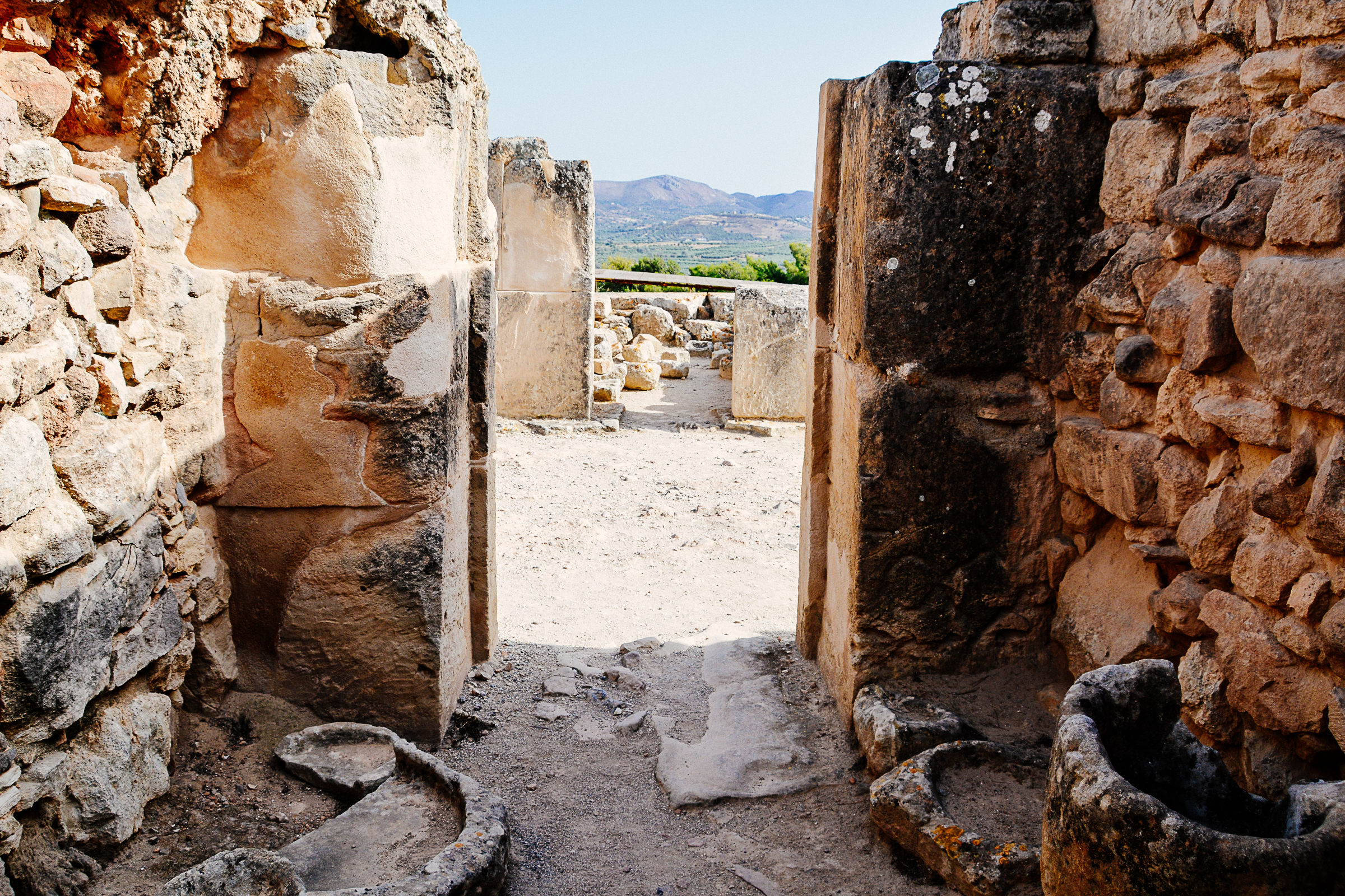https://mdw-travel-data-us-east-1.s3.amazonaws.com/img/country/Greece/Phaistos-Minoan-Palace/img_02.jpg