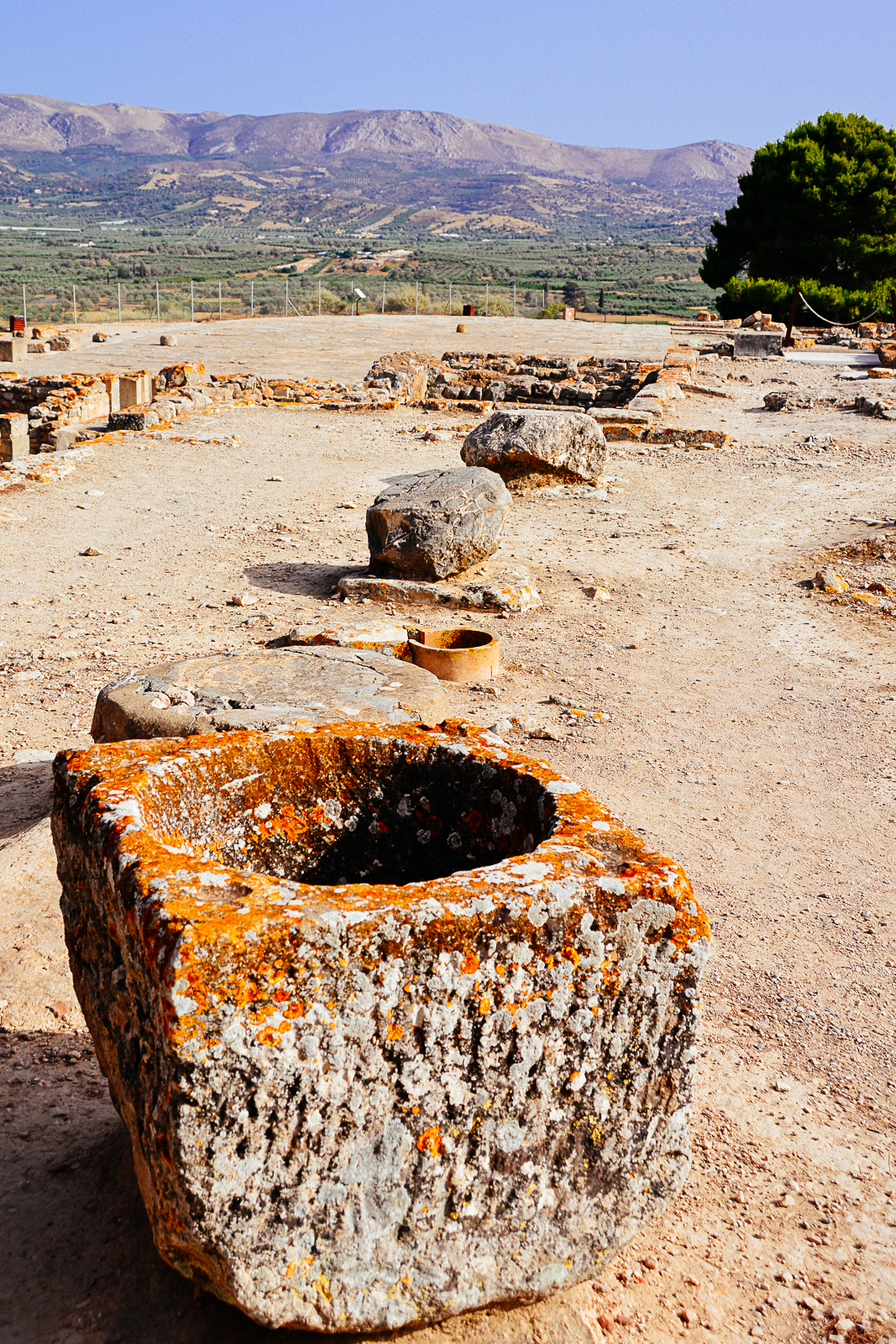 https://mdw-travel-data-us-east-1.s3.amazonaws.com/img/country/Greece/Phaistos/img_03.jpg