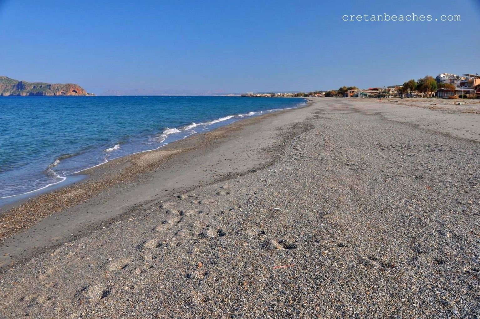 https://mdw-travel-data-us-east-1.s3.amazonaws.com/img/country/Greece/Platanias-Beach/img_01.jpg
