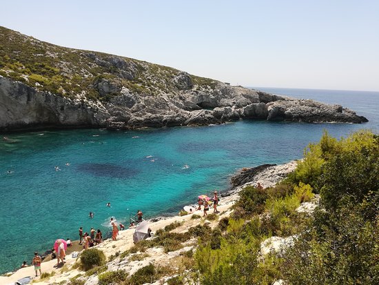 https://mdw-travel-data-us-east-1.s3.amazonaws.com/img/country/Greece/Porto-Limnionas/img_01.jpg
