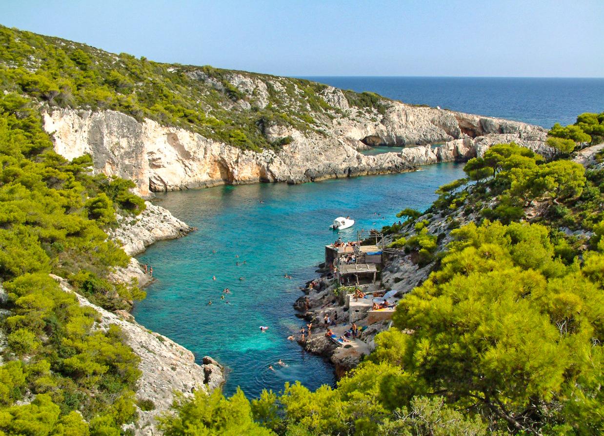 https://mdw-travel-data-us-east-1.s3.amazonaws.com/img/country/Greece/Porto-Limnionas/img_05.jpg