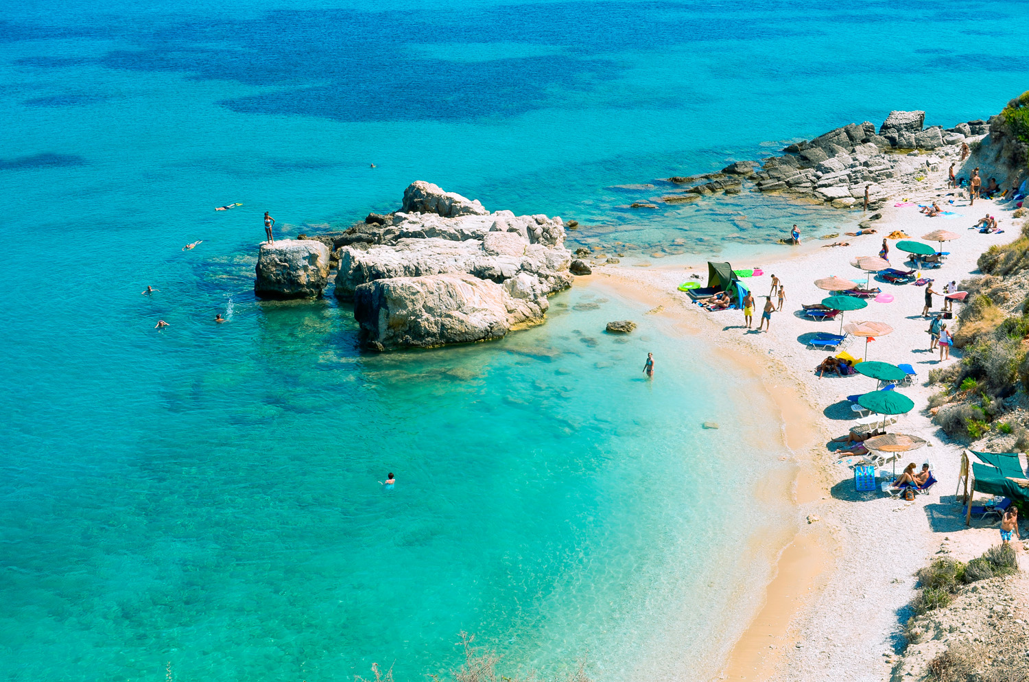 https://mdw-travel-data-us-east-1.s3.amazonaws.com/img/country/Greece/Porto-Zoro-Beach/img_02.jpg