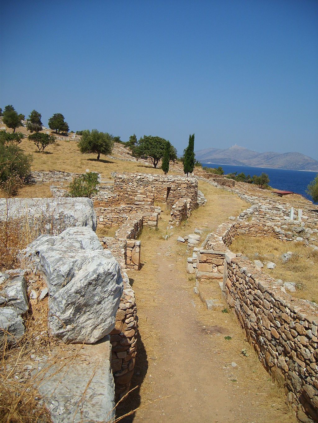 https://mdw-travel-data-us-east-1.s3.amazonaws.com/img/country/Greece/Ramnous-Archaeological-Site/img_00.jpg