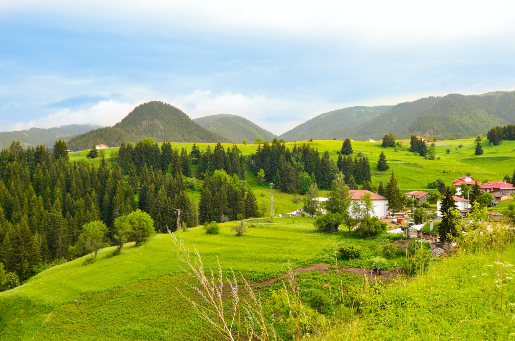 https://mdw-travel-data-us-east-1.s3.amazonaws.com/img/country/Greece/Rhodope-Mountains/img_02.jpg