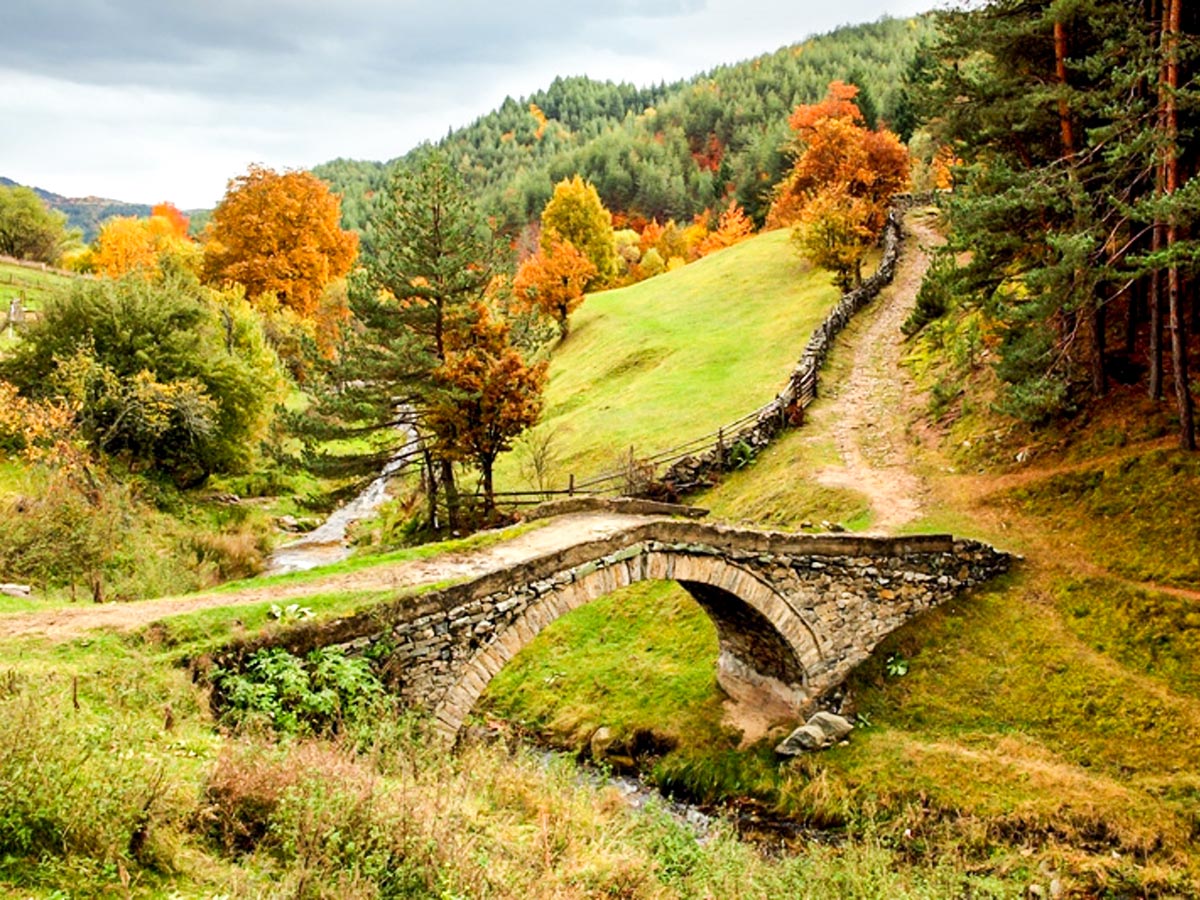 https://mdw-travel-data-us-east-1.s3.amazonaws.com/img/country/Greece/Rhodope-Mountains/img_03.jpg
