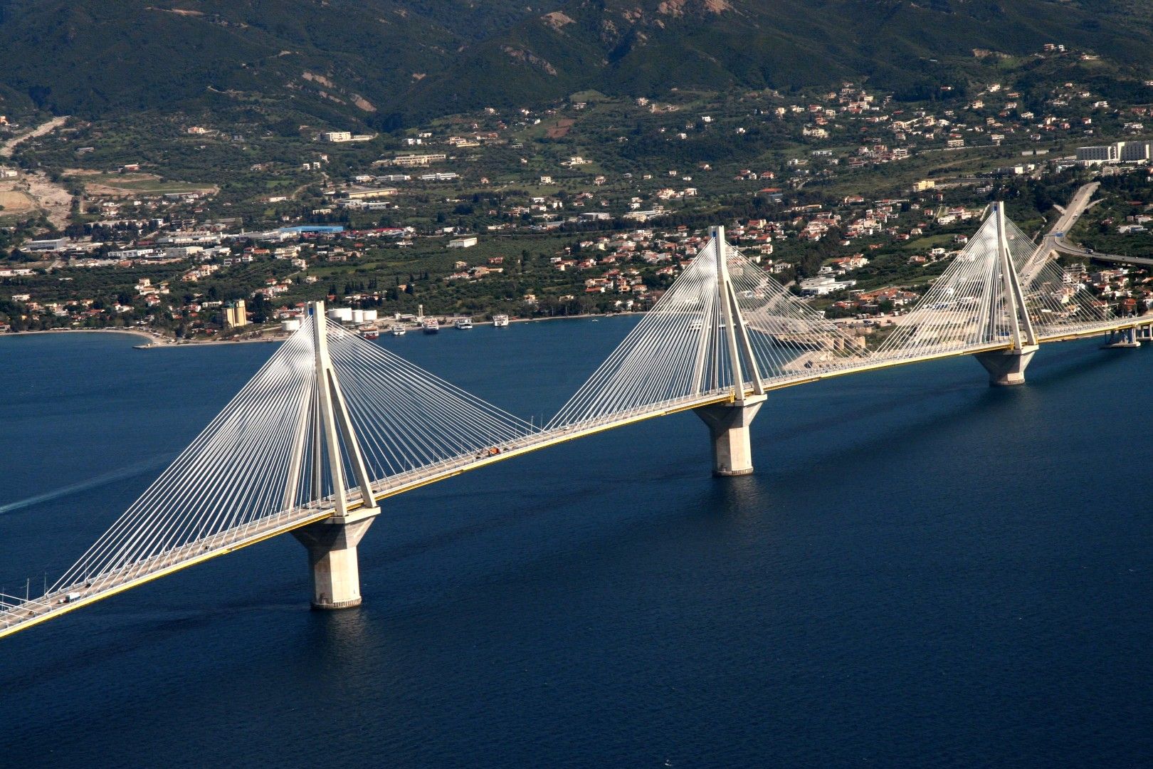 https://mdw-travel-data-us-east-1.s3.amazonaws.com/img/country/Greece/Rio-Antirrio-Bridge/img_01.jpg