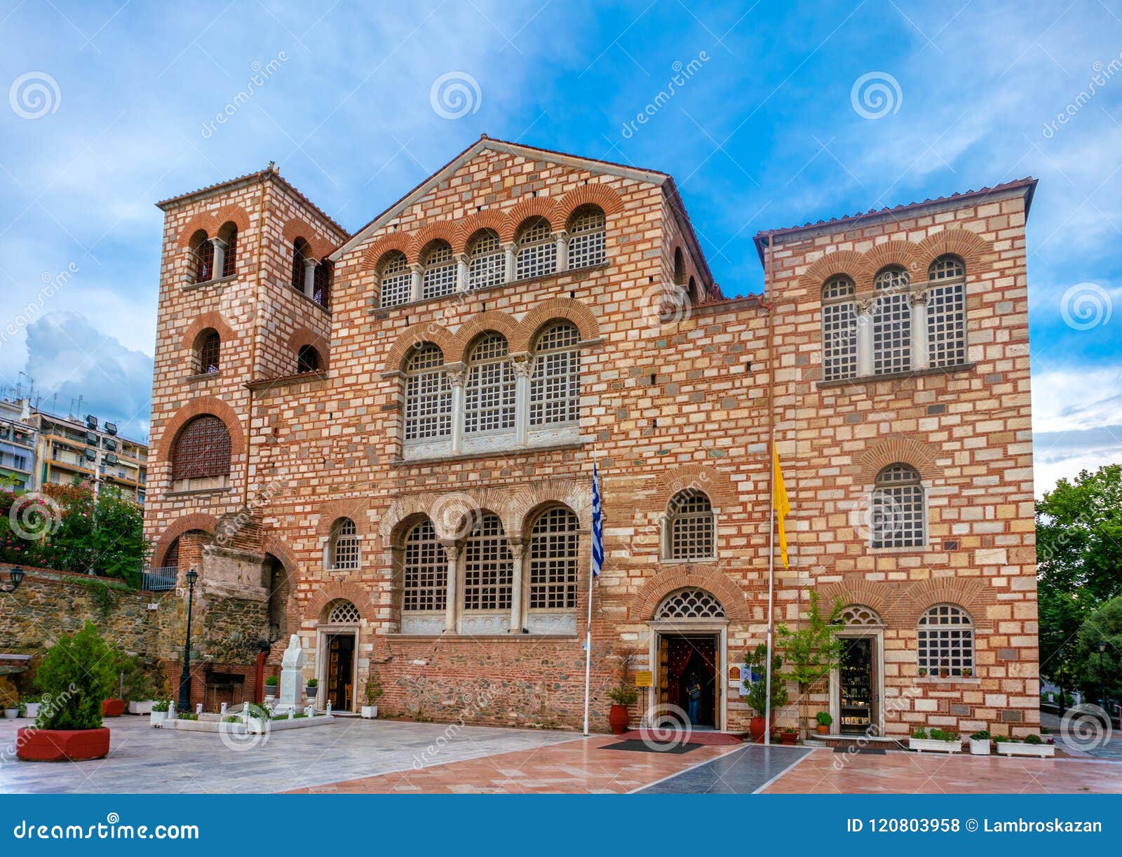 https://mdw-travel-data-us-east-1.s3.amazonaws.com/img/country/Greece/Saint-Dimitrios-Church/img_02.jpg