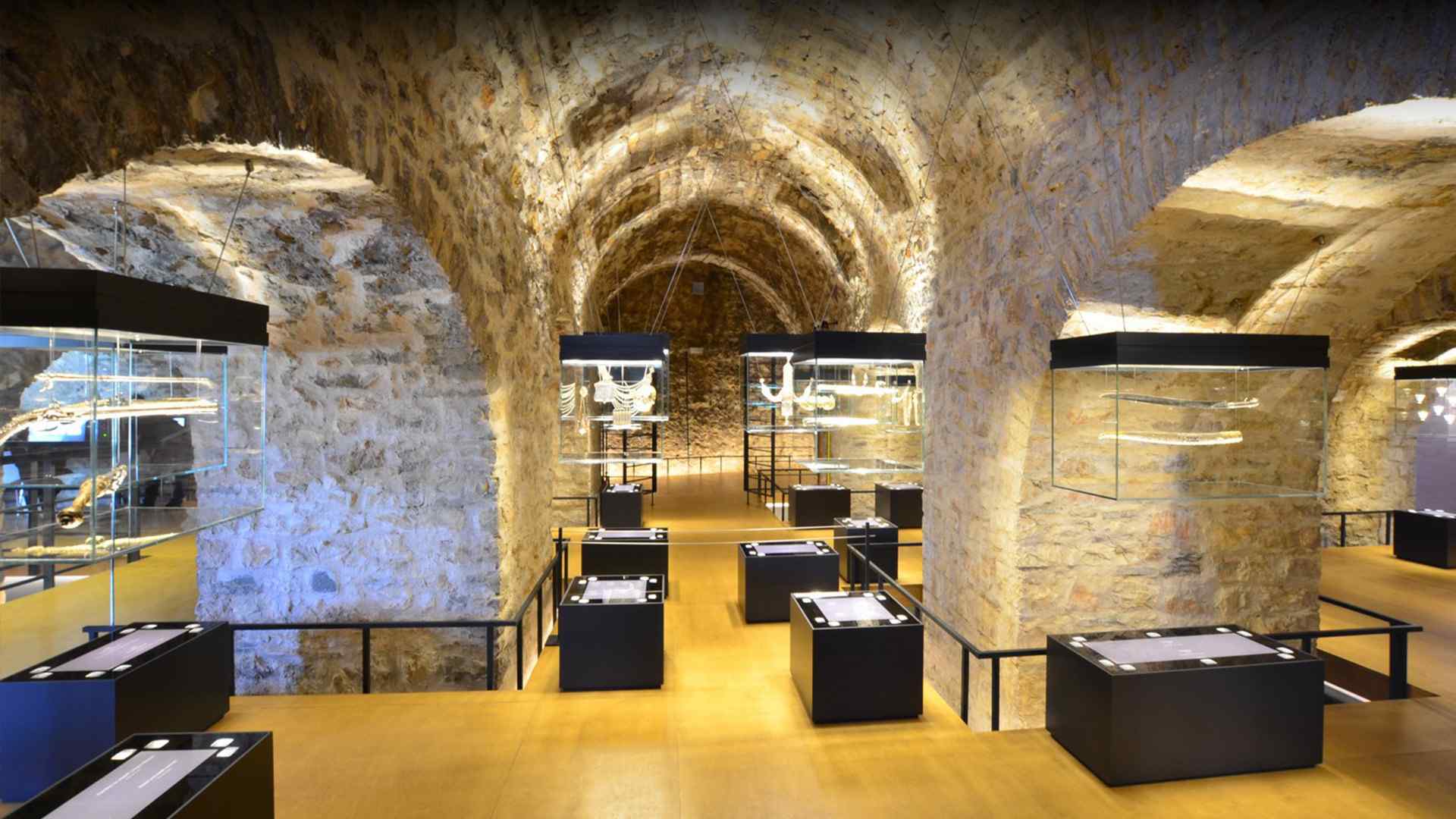 https://mdw-travel-data-us-east-1.s3.amazonaws.com/img/country/Greece/Silversmithing-Museum/img_02.jpg