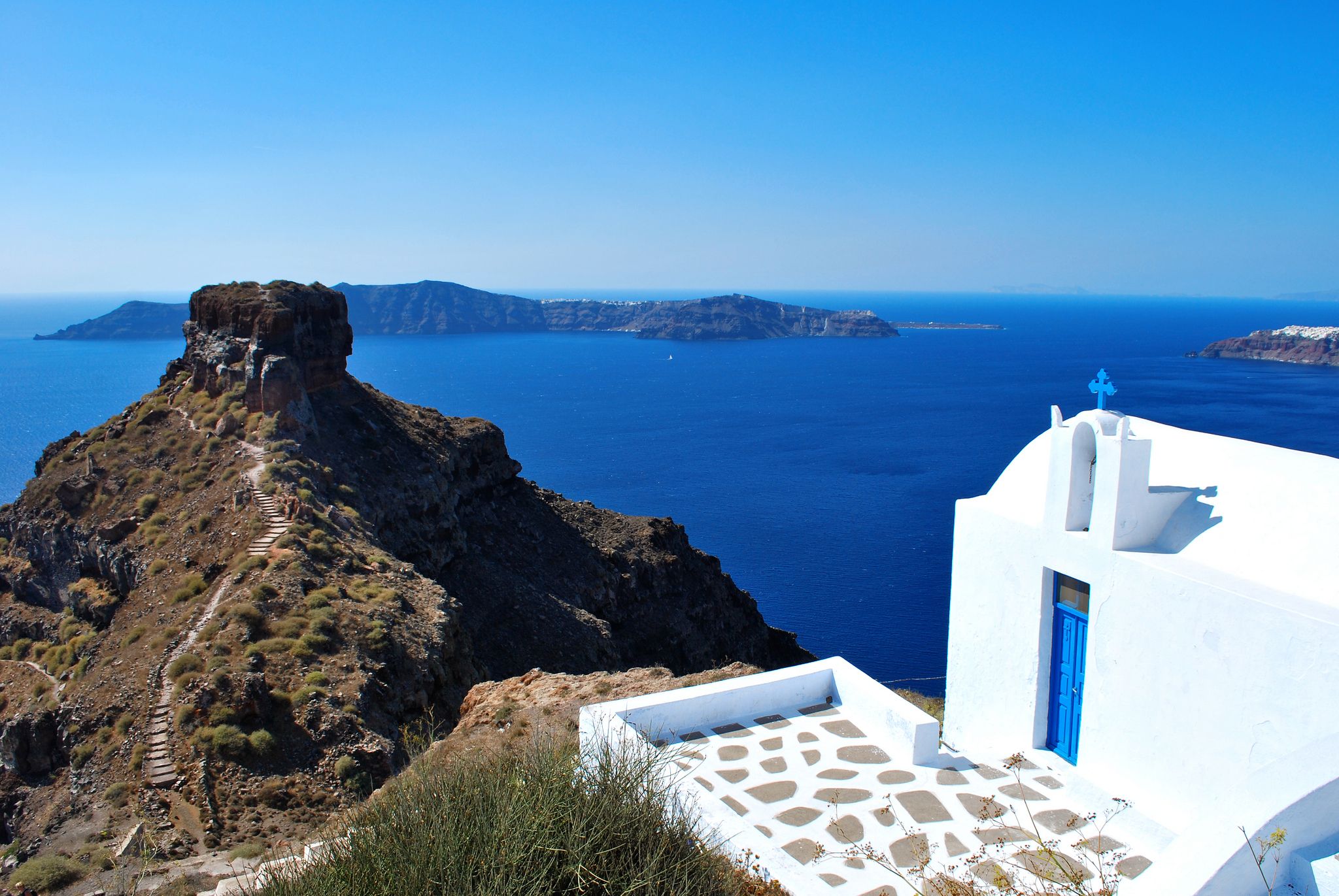 https://mdw-travel-data-us-east-1.s3.amazonaws.com/img/country/Greece/Skaros-Rock/img_00.jpg
