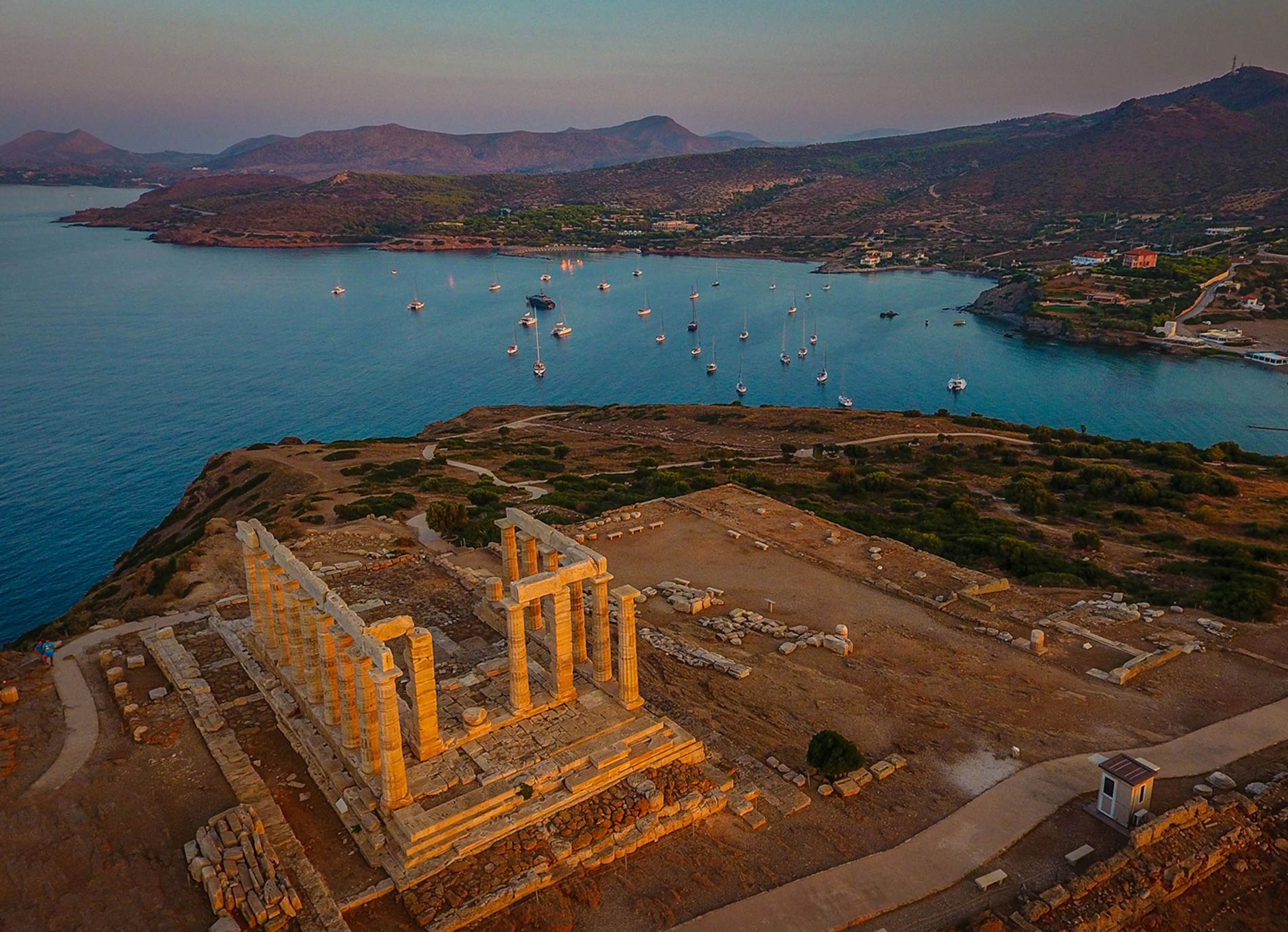 https://mdw-travel-data-us-east-1.s3.amazonaws.com/img/country/Greece/Sounio-Beach/img_00.jpg