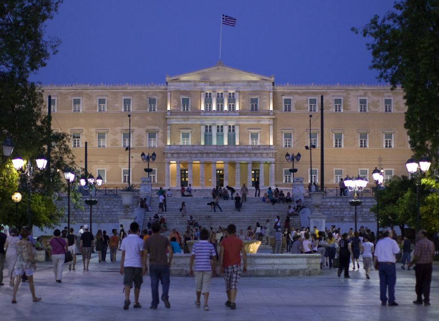 https://mdw-travel-data-us-east-1.s3.amazonaws.com/img/country/Greece/Syntagma-Square/img_01.jpg