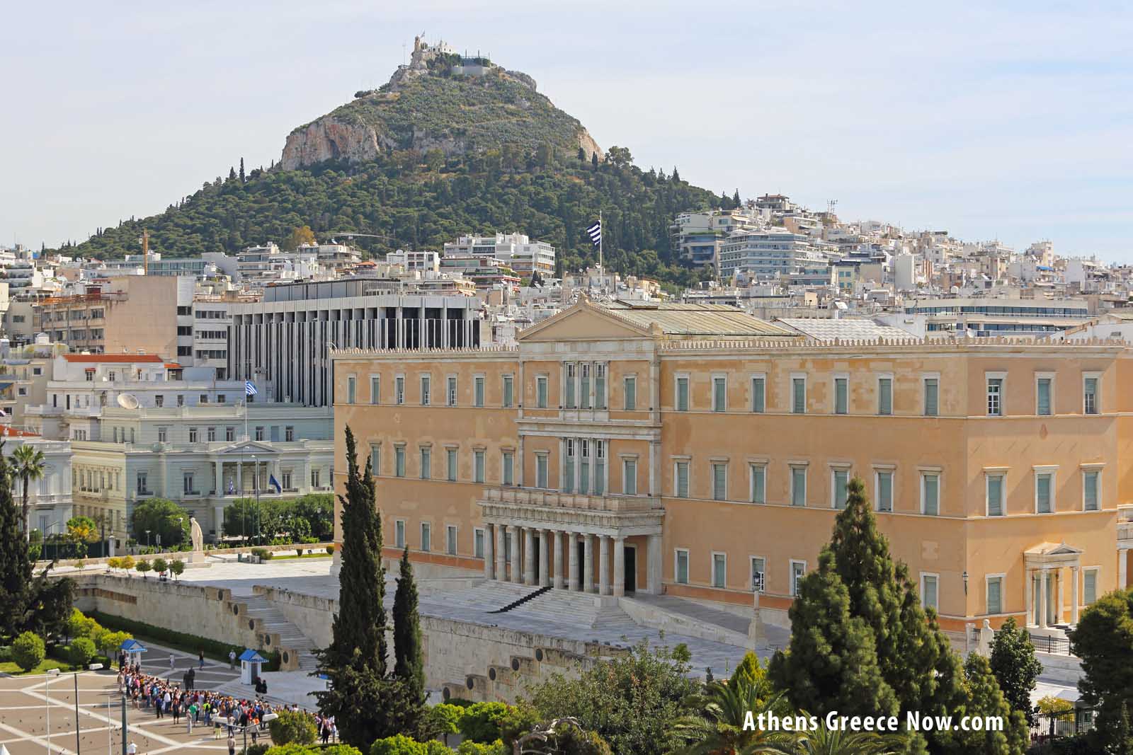 https://mdw-travel-data-us-east-1.s3.amazonaws.com/img/country/Greece/Syntagma-Square/img_03.jpg