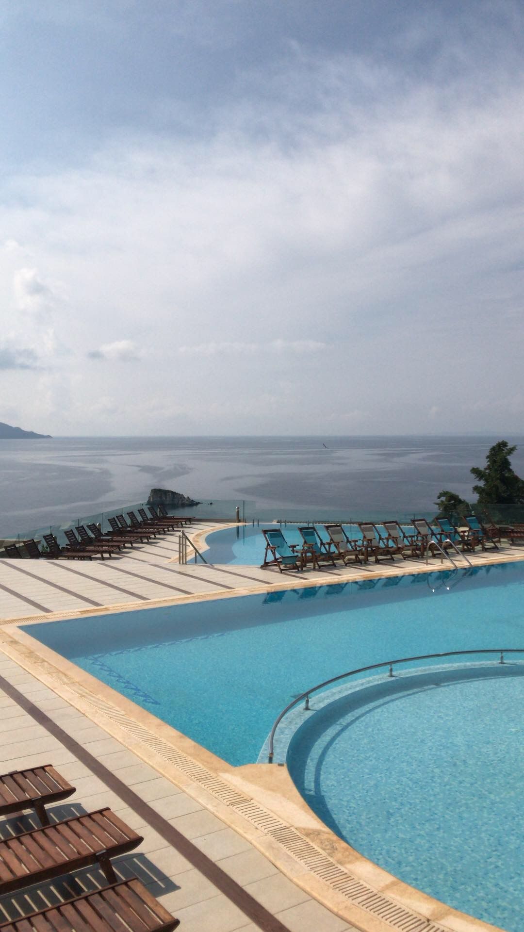 https://mdw-travel-data-us-east-1.s3.amazonaws.com/img/country/Greece/Syvota/img_02.jpg