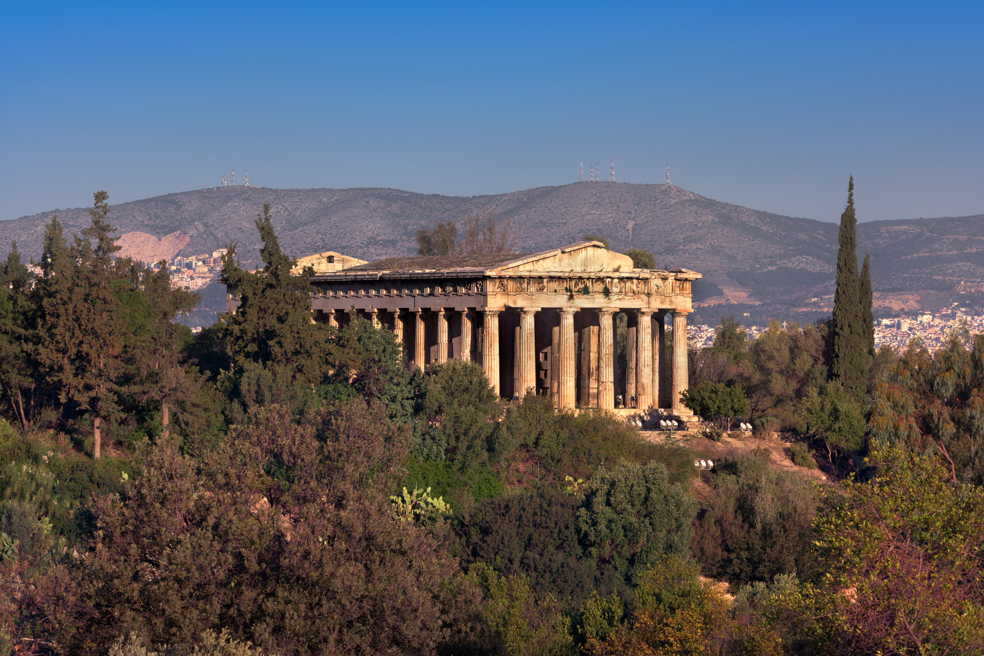 https://mdw-travel-data-us-east-1.s3.amazonaws.com/img/country/Greece/Temple-of-Hephaestus/img_01.jpg