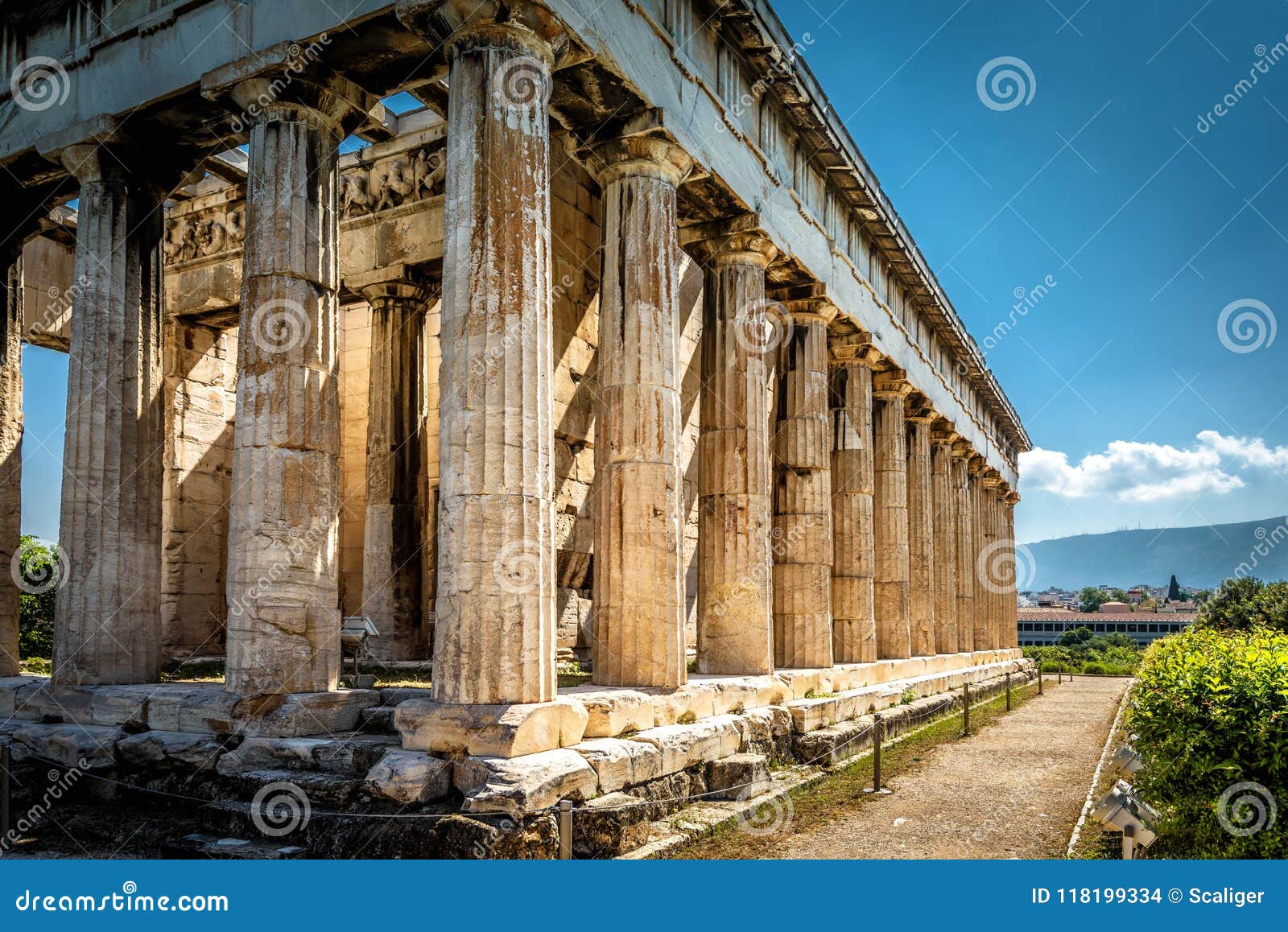 https://mdw-travel-data-us-east-1.s3.amazonaws.com/img/country/Greece/Temple-of-Hephaestus/img_02.jpg
