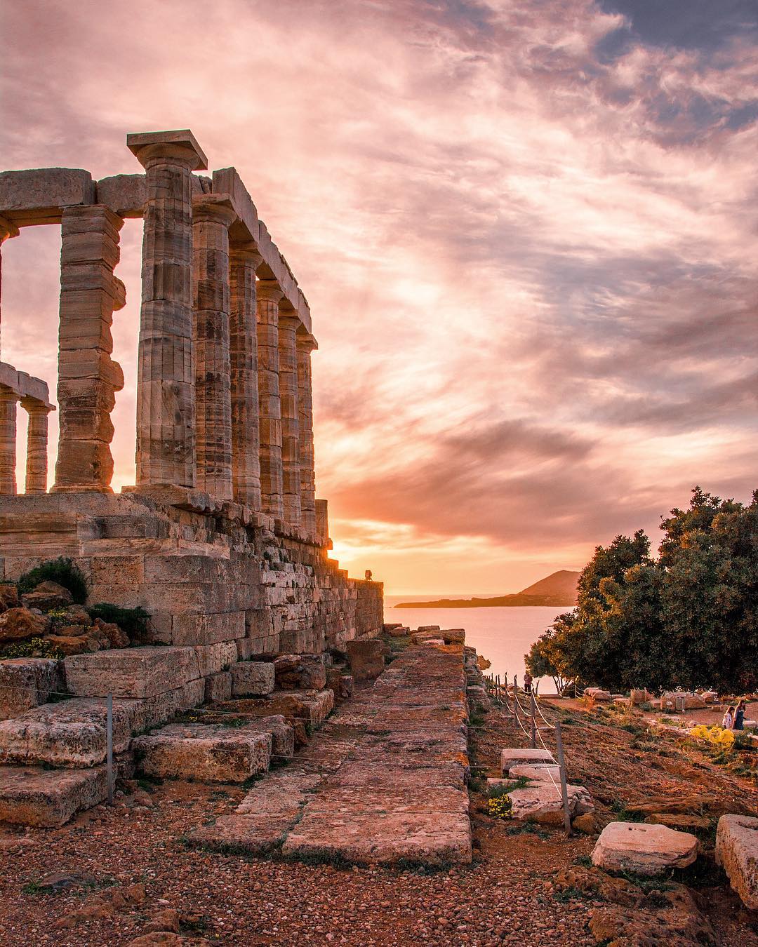 https://mdw-travel-data-us-east-1.s3.amazonaws.com/img/country/Greece/Temple-of-Poseidon/img_03.jpg