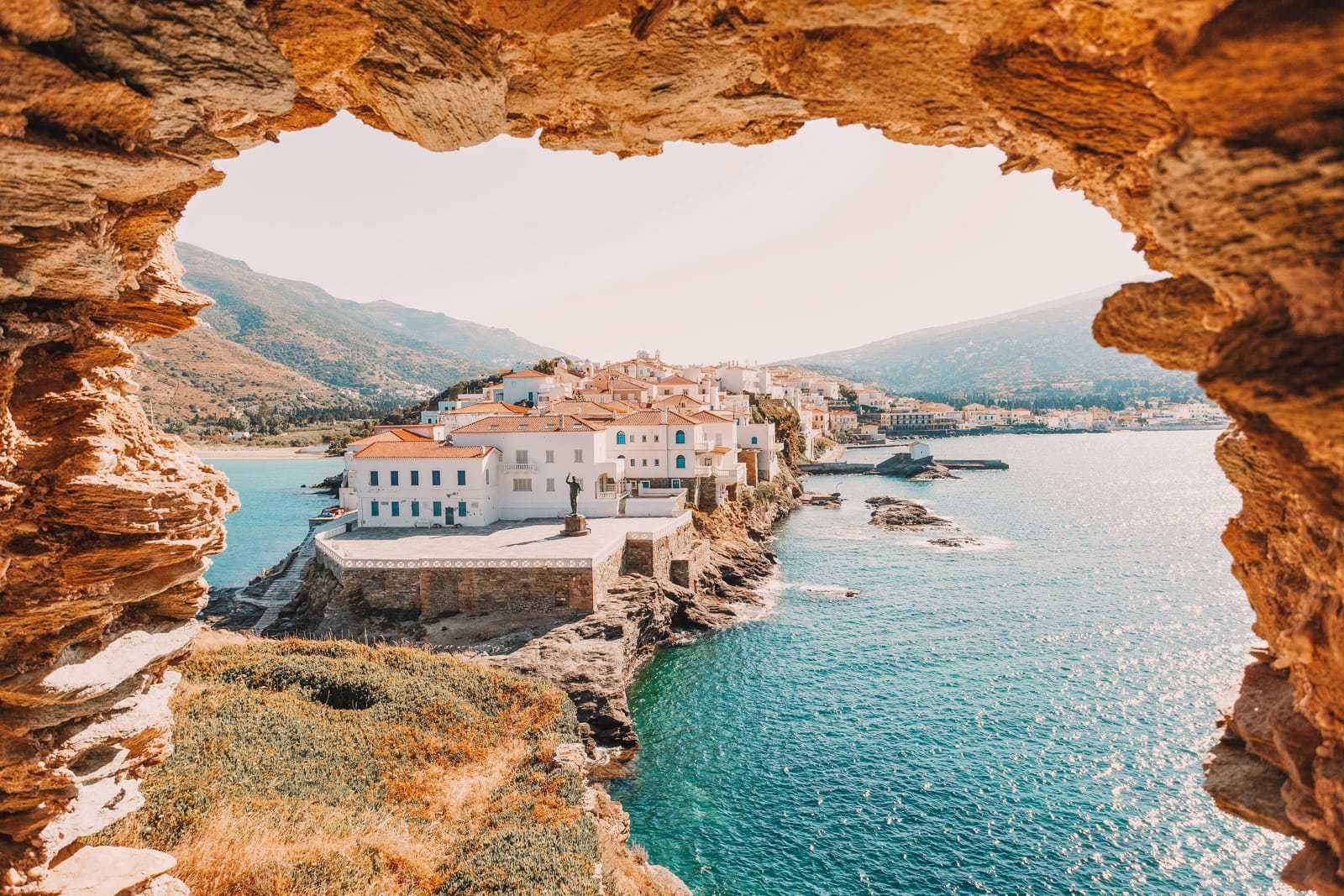 https://mdw-travel-data-us-east-1.s3.amazonaws.com/img/country/Greece/Tsipourokas/img_01.jpg