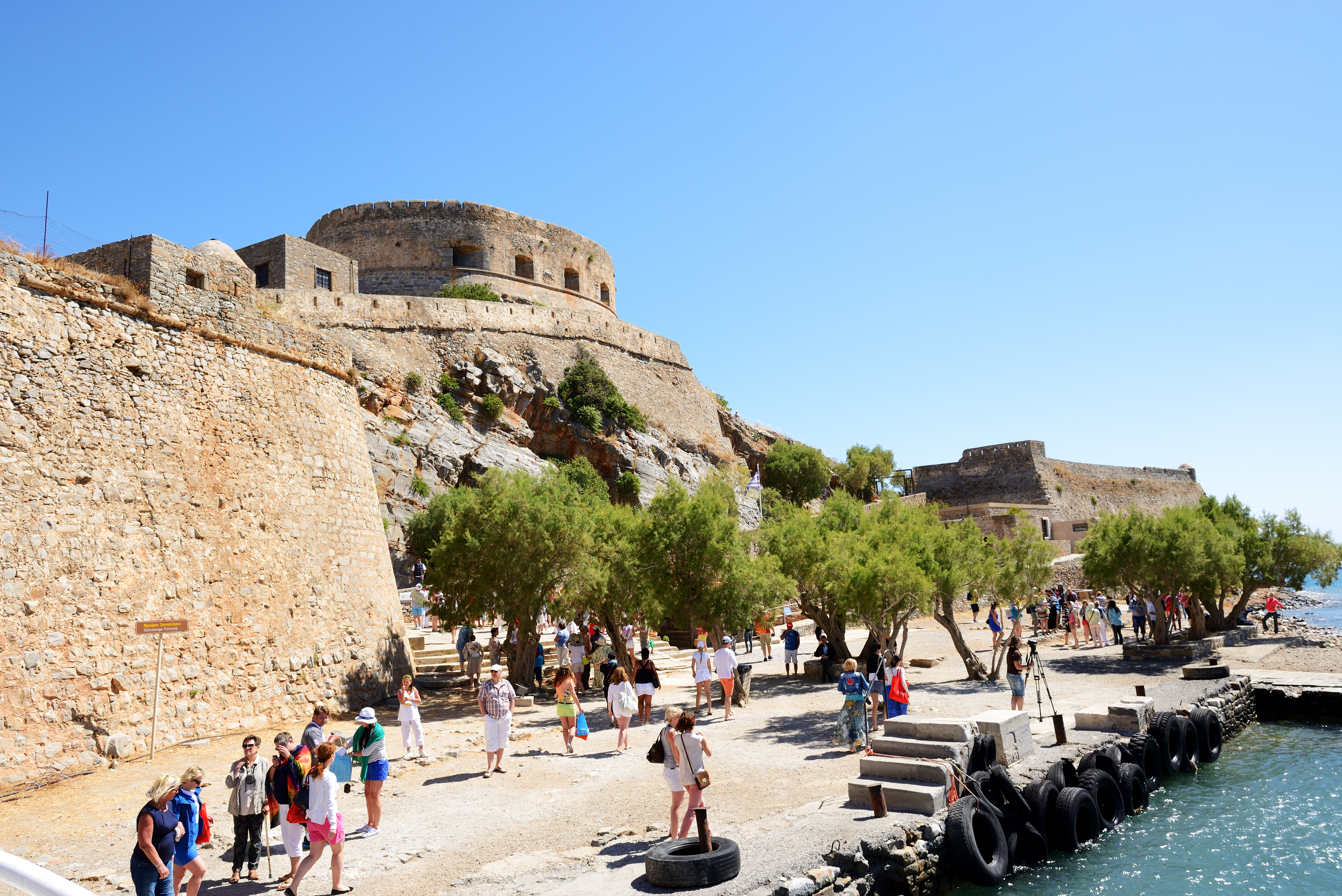 https://mdw-travel-data-us-east-1.s3.amazonaws.com/img/country/Greece/Venetian-Walls/img_01.jpg