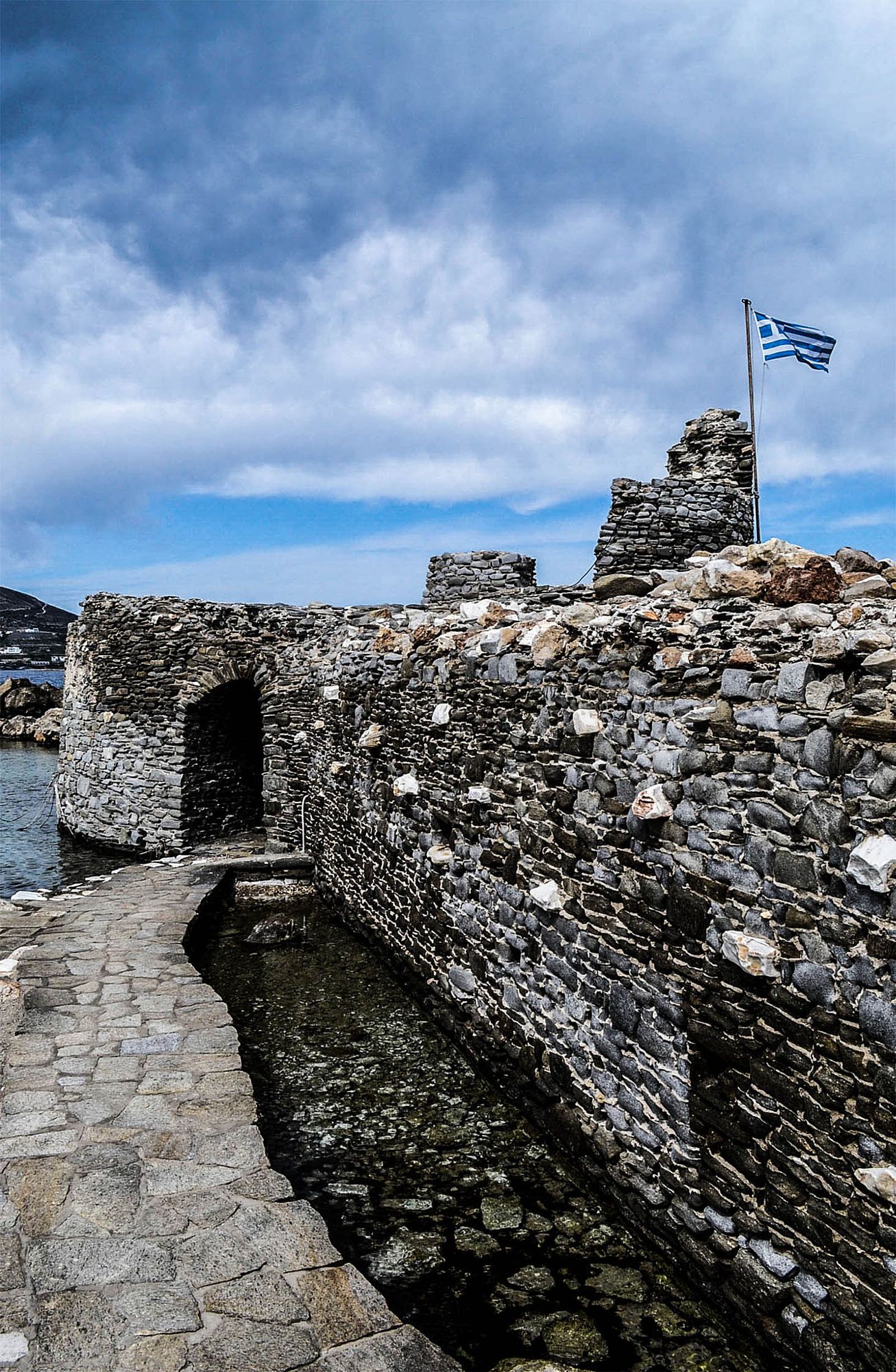 https://mdw-travel-data-us-east-1.s3.amazonaws.com/img/country/Greece/Venetian-Walls/img_02.jpg