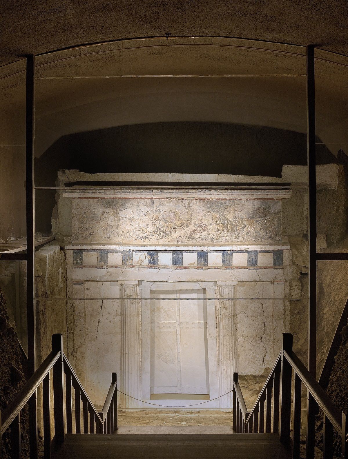 https://mdw-travel-data-us-east-1.s3.amazonaws.com/img/country/Greece/Vergina-Royal-Tombs/img_01.jpg