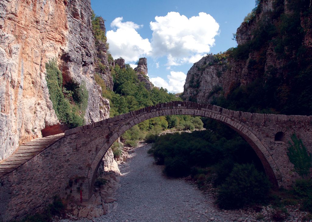 https://mdw-travel-data-us-east-1.s3.amazonaws.com/img/country/Greece/Vikos-Aoos-National-Park/img_02.jpg