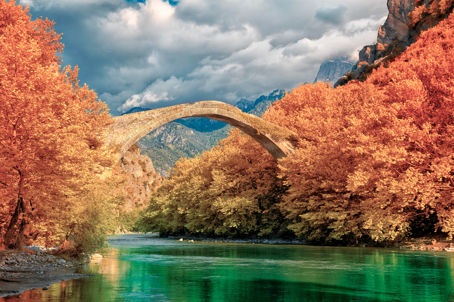 https://mdw-travel-data-us-east-1.s3.amazonaws.com/img/country/Greece/Vikos-Aoos-National-Park/img_03.jpg