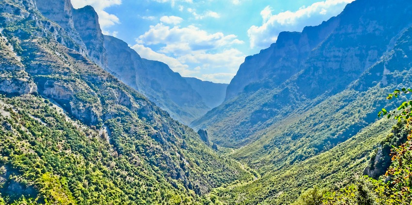 https://mdw-travel-data-us-east-1.s3.amazonaws.com/img/country/Greece/Vikos-Gorge/img_01.jpg