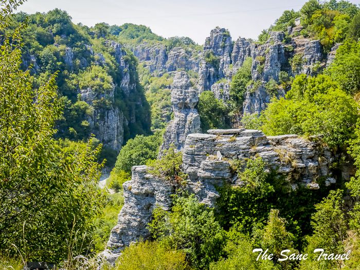 https://mdw-travel-data-us-east-1.s3.amazonaws.com/img/country/Greece/Vikos-Gorge/img_03.jpg