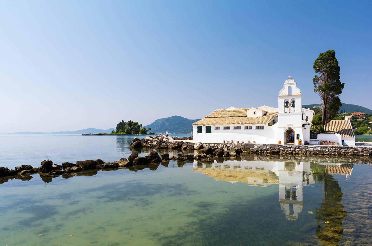 https://mdw-travel-data-us-east-1.s3.amazonaws.com/img/country/Greece/Vlacherna-Monastery-Island/img_00.jpg