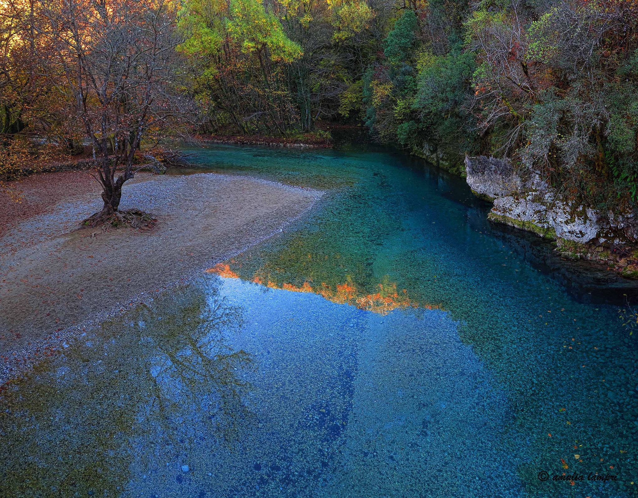 https://mdw-travel-data-us-east-1.s3.amazonaws.com/img/country/Greece/Voidomatis-River/img_03.jpg