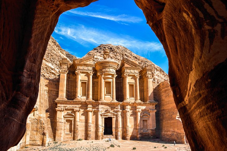 https://mdw-travel-data-us-east-1.s3.amazonaws.com/img/country/Greece/Watersports-in-Petra/img_00.jpg