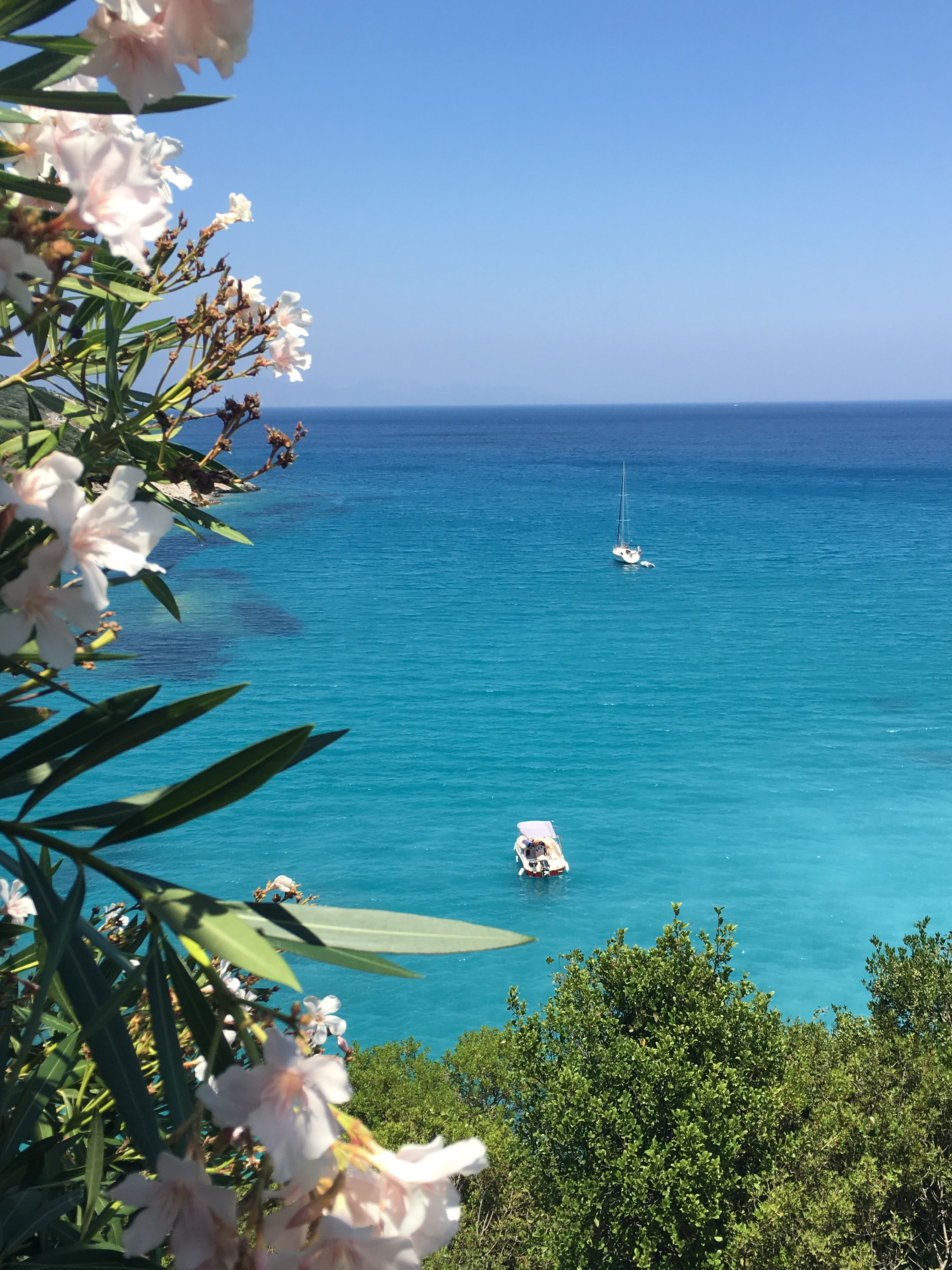 https://mdw-travel-data-us-east-1.s3.amazonaws.com/img/country/Greece/Xigia-Beach/img_01.jpg