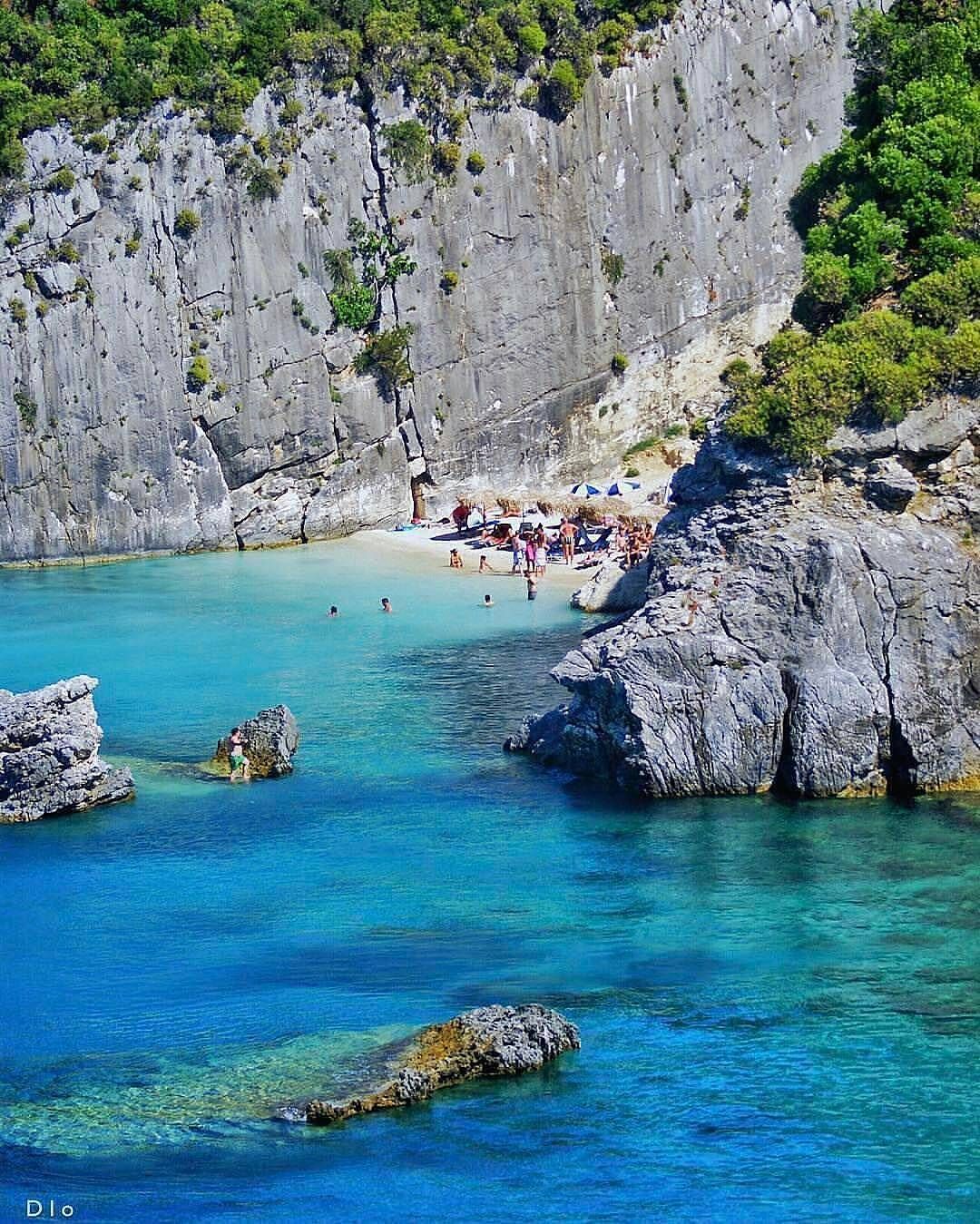 https://mdw-travel-data-us-east-1.s3.amazonaws.com/img/country/Greece/Xigia-Beach/img_02.jpg