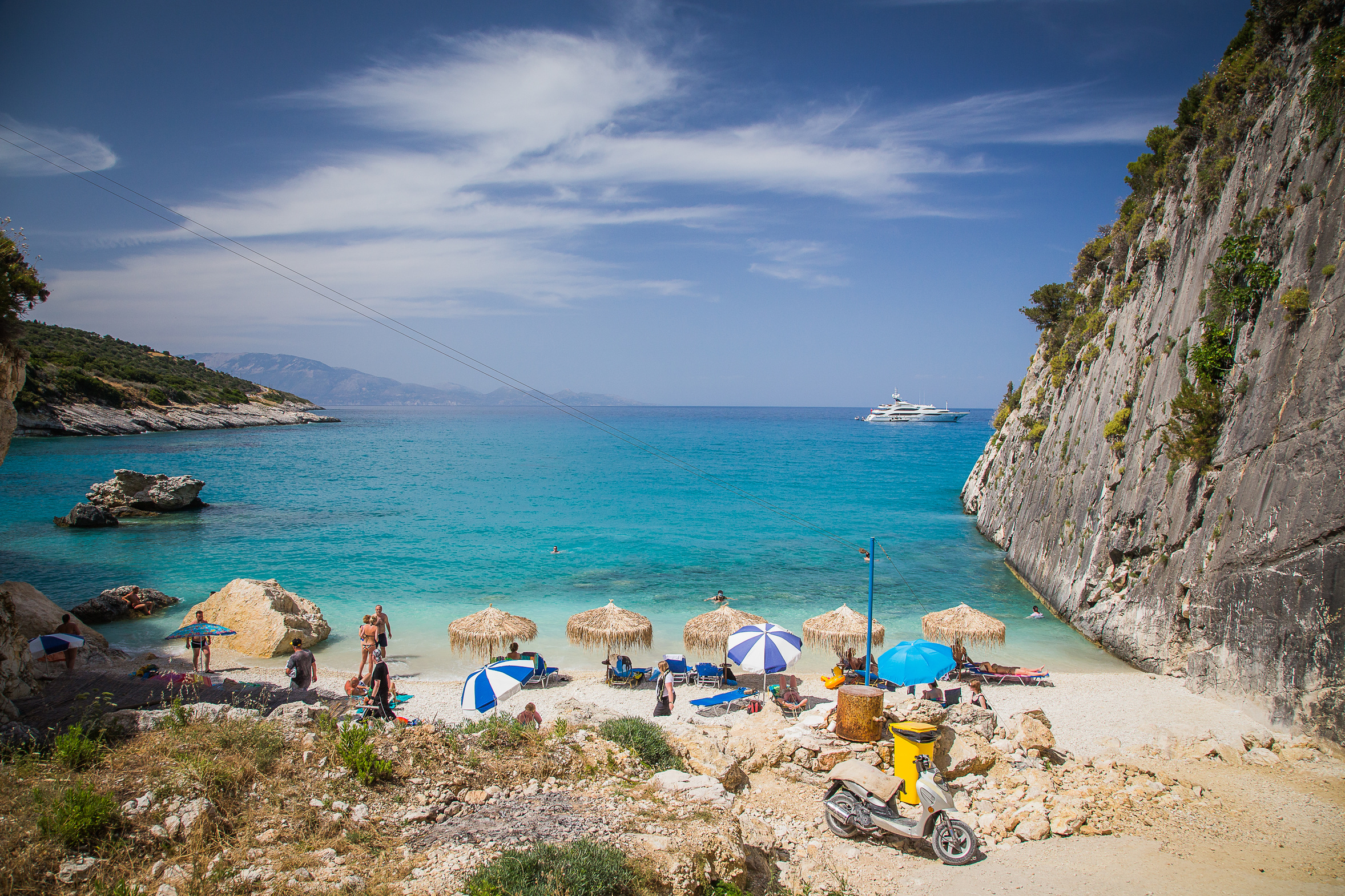 https://mdw-travel-data-us-east-1.s3.amazonaws.com/img/country/Greece/Xigia-Beach/img_03.jpg