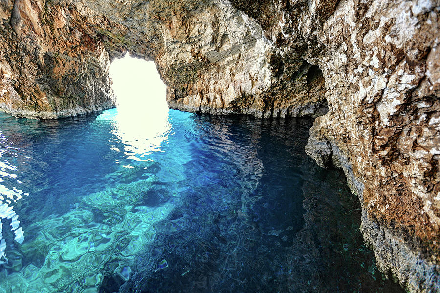 https://mdw-travel-data-us-east-1.s3.amazonaws.com/img/country/Greece/Zante-Blue-Caves/img_01.jpg