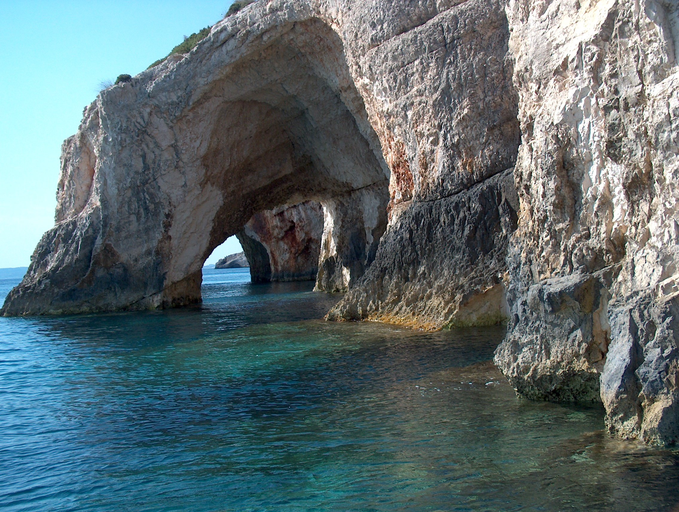 https://mdw-travel-data-us-east-1.s3.amazonaws.com/img/country/Greece/Zante-Blue-Caves/img_02.jpg