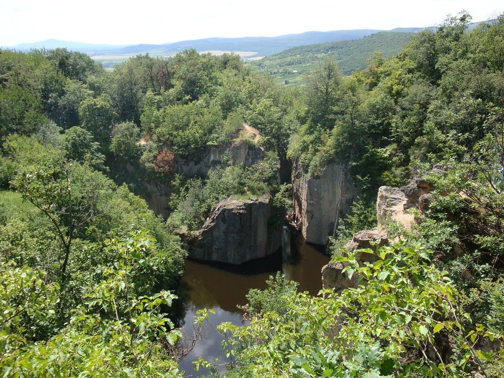 https://mdw-travel-data-us-east-1.s3.amazonaws.com/img/country/Hungary/Aggtelek-National-Park/img_02.jpg