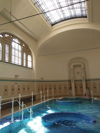 https://mdw-travel-data-us-east-1.s3.amazonaws.com/img/country/Hungary/Anna-Thermal-&-Medicinal-Bath/img_03.jpg