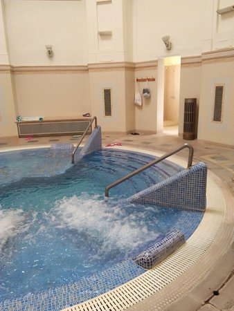 https://mdw-travel-data-us-east-1.s3.amazonaws.com/img/country/Hungary/Anna-Thermal-and-Medicinal-Bath/img_02.jpg