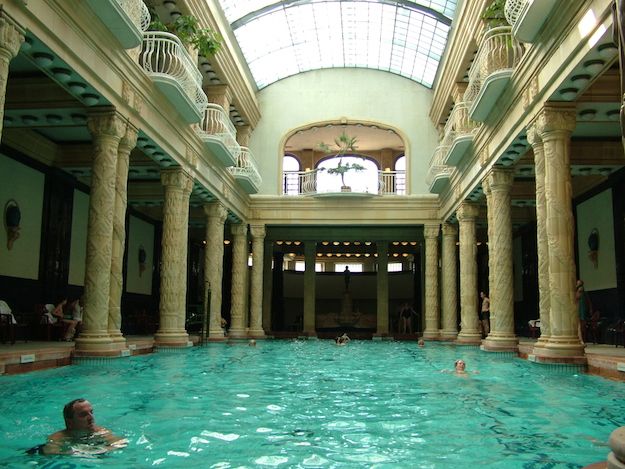 https://mdw-travel-data-us-east-1.s3.amazonaws.com/img/country/Hungary/Aquarius-Flower-Baths/img_02.jpg