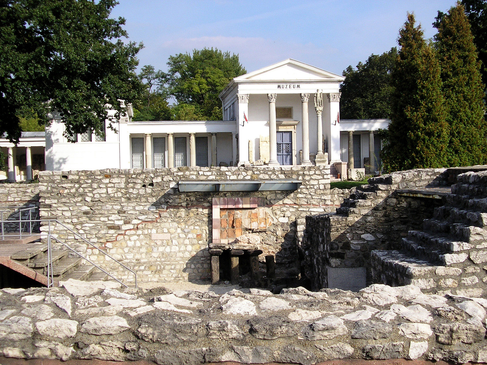 https://mdw-travel-data-us-east-1.s3.amazonaws.com/img/country/Hungary/Aquincum-Museum/img_02.jpg