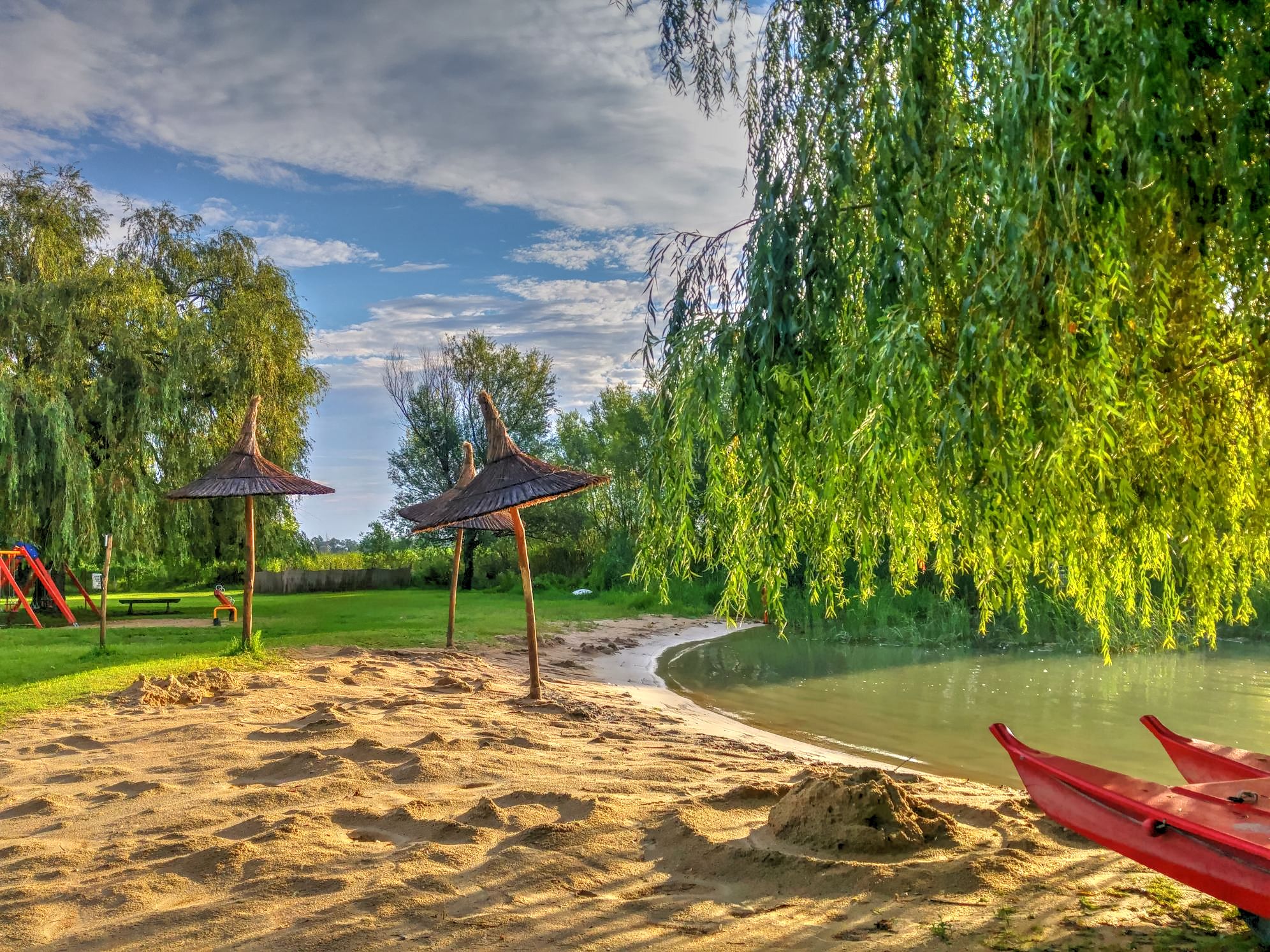 https://mdw-travel-data-us-east-1.s3.amazonaws.com/img/country/Hungary/Balatonederics/img_01.jpg