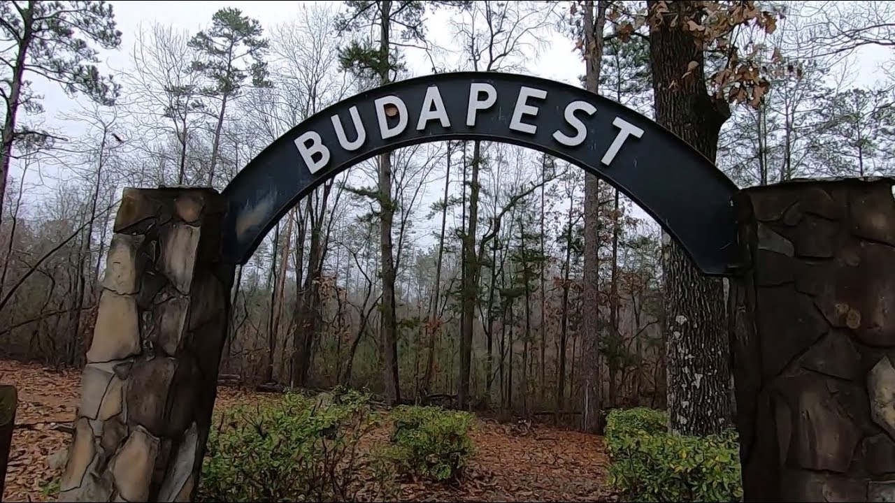 https://mdw-travel-data-us-east-1.s3.amazonaws.com/img/country/Hungary/Balint-Cemetery/img_00.jpg