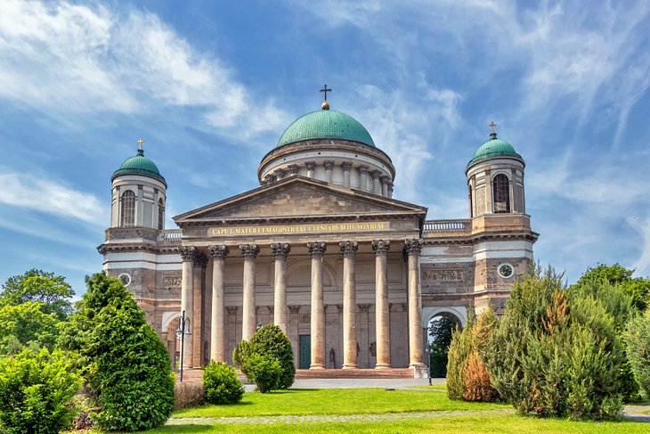 https://mdw-travel-data-us-east-1.s3.amazonaws.com/img/country/Hungary/Basilica-of-Gyor/img_03.jpg