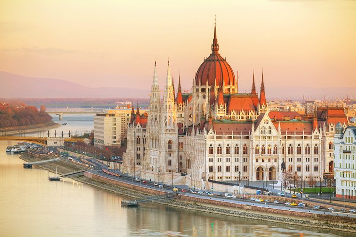 https://mdw-travel-data-us-east-1.s3.amazonaws.com/img/country/Hungary/Big-Church/img_02.jpg