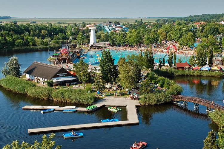 https://mdw-travel-data-us-east-1.s3.amazonaws.com/img/country/Hungary/Bokreta-Thermal-Bath-and-Camping/img_01.jpg