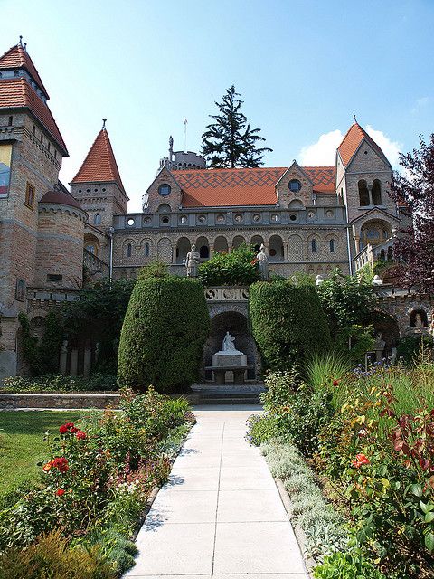 https://mdw-travel-data-us-east-1.s3.amazonaws.com/img/country/Hungary/Bory-Castle/img_03.jpg